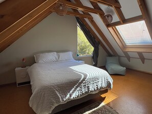 Room - Relaxed Kenepuru Sounds Getaway (Black Rock)