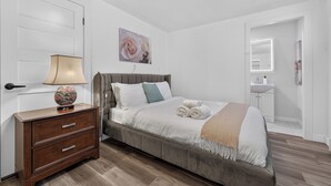 Desk, laptop workspace, free WiFi - Tranquil Garden Level Retreat near UBC & Airport (Vancouver)