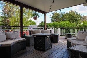 Terrace/patio - New Kitchen + Outdoor Seating + 4BR (Great Falls)