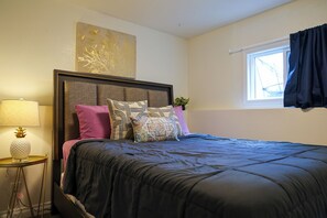 4 bedrooms, WiFi, bed sheets - New Kitchen + Outdoor Seating + 4BR (Great Falls)