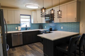 Private kitchen - New Kitchen + Outdoor Seating + 4BR (Great Falls)