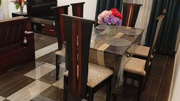 Deluxe Penthouse, Kitchen, City View | Dining