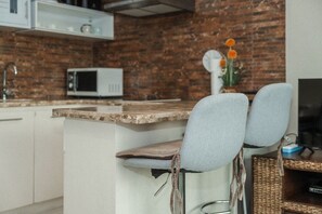 Private kitchen - Great Location toTown & Beach kata ocean viewC195 (Karon)