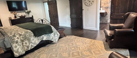 3 chambres, fer et planche à repasser, Wi-Fi, draps fournis