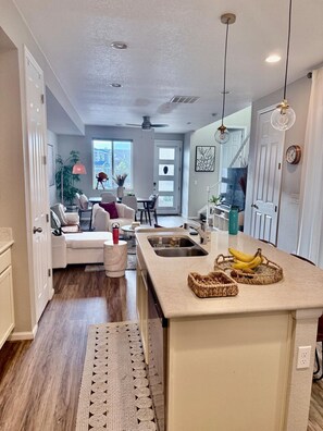 Living area - Quiet and cozy 3-bedroom townhome (Aurora)