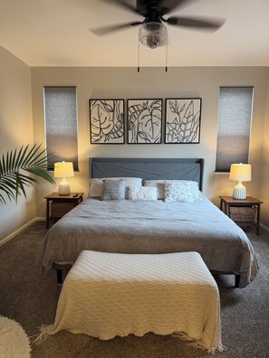 Iron/ironing board, WiFi, bed sheets - Quiet and cozy 3-bedroom townhome (Aurora)