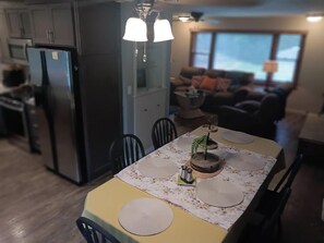 Dining - Spacious 3-bedroom/2.5 bath house in gorgeous Dubuque with AC (Dubuque)