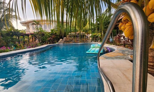 Garden Beach 1-Bedroom with Hot Water & AC in La Costa del Sol