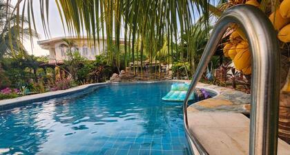Garden Beach 1-Bedroom with Hot Water & AC in La Costa del Sol