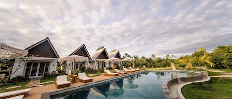 Kolam renang outdoor