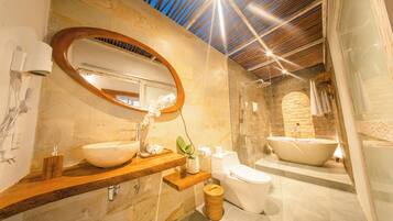 Deluxe Double Room, Pool View | Bathroom