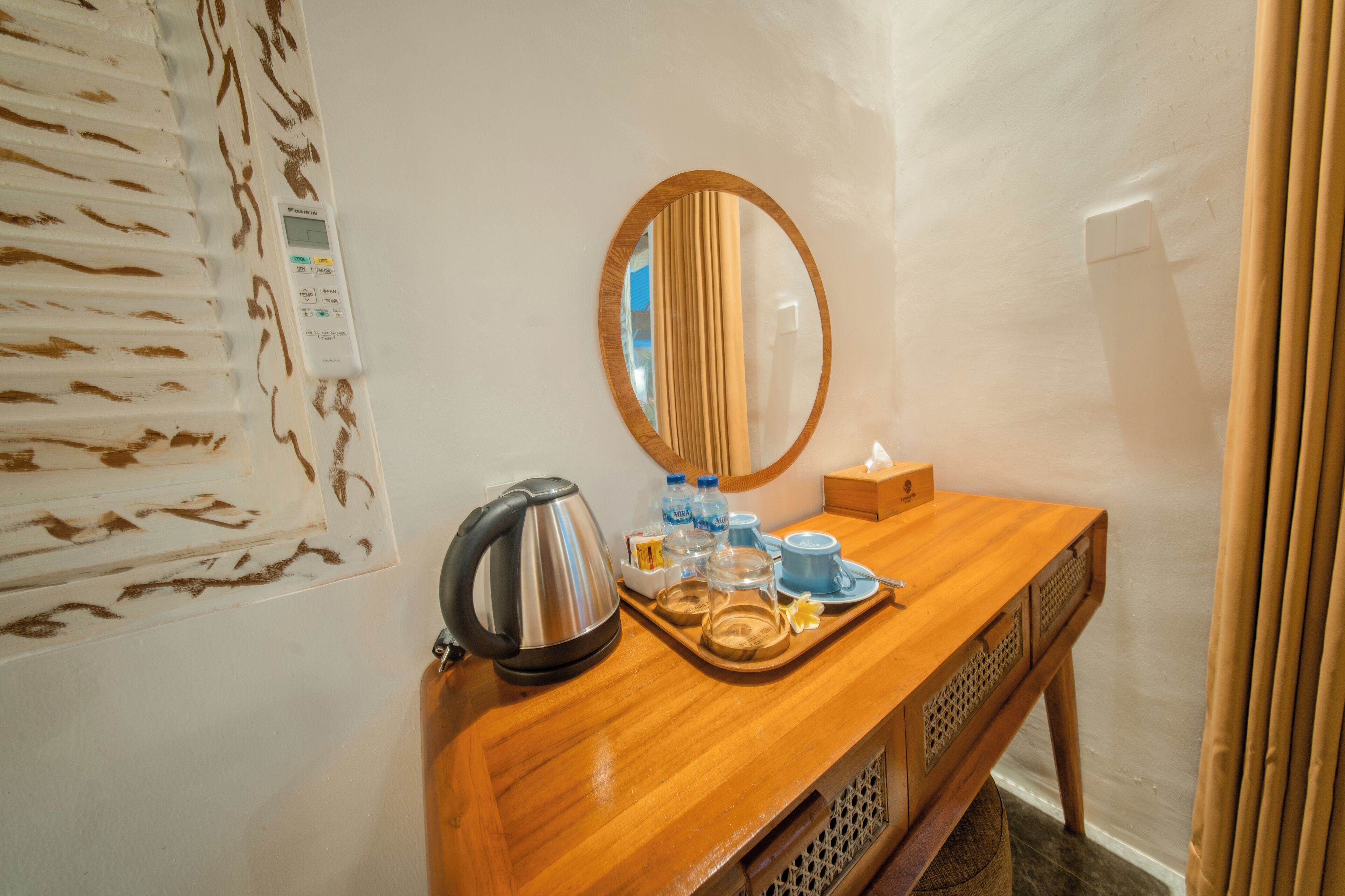 Quarto casal luxo, vista para a piscina | Parte interna