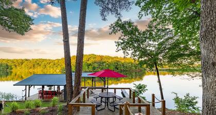 New! Lakefront, Dock, Lift, Kayaks, Game Room, Fire pit