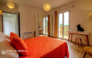 1 bedroom, travel cot, free WiFi