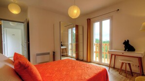 A bedroom with a bed, a desk, a chair, a dog figurine, and a balcony with a view. - Campo Sotano - VENACO (VENACO)