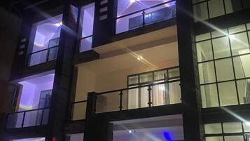 Tweepersoonskamer, balkon, uitzicht op de stad | Exterieur