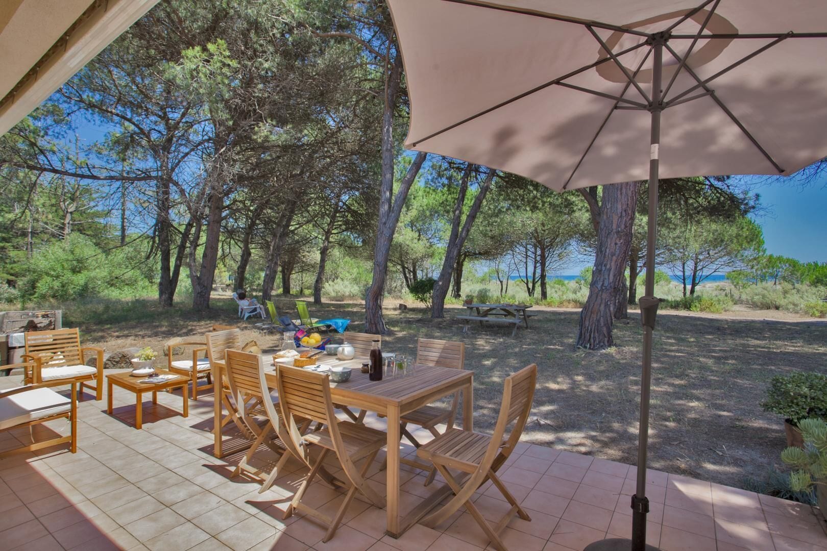 Outdoor dining