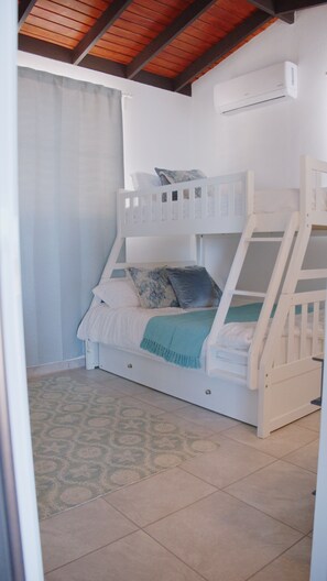 2 chambres, fer et planche à repasser, Wi-Fi gratuit, draps fournis