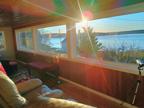 Charming Seaside Getaway with Spectacular Views