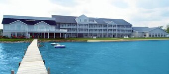 One Unit w/ King Bed | Direct Gym & Pool w/ Slide Access | Breakfast Included