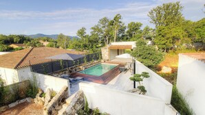 A residential property with a swimming pool, stone walls, and a view of the surrounding landscape. - Du soleil - PORTO VECCHIO (PORTO VECCHIO)