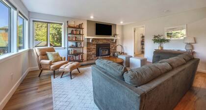 Blue Eyrie - Adorable Home! Peaceful Orchard Location, Close to White Salmon