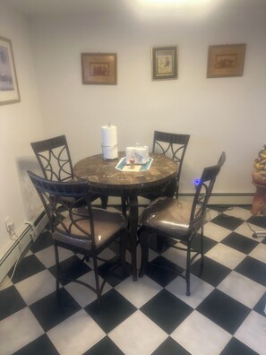 Dining - Apartment in Elmont (Elmont)
