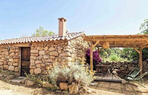 Outdoor dining - Vrbo Property (SARTENE)