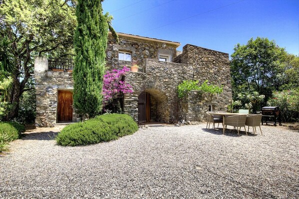 Outdoor dining - Vrbo Property (CHIATRA DI VERDE)