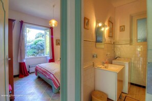 Room - Vrbo Property (LEVIE)