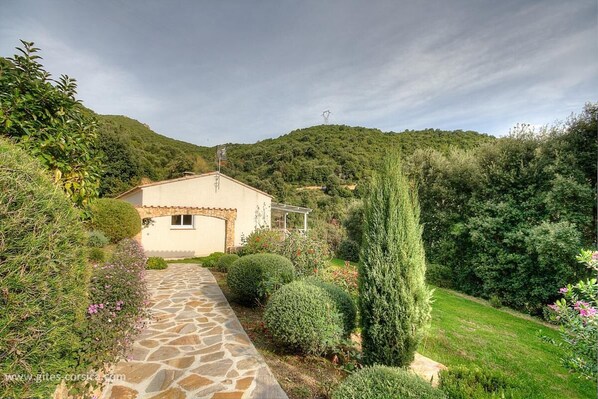 Property grounds - Vrbo Property (OCANA)
