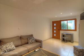 Living area - Vrbo Property (ALBITRECCIA)