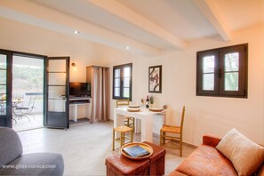 Living area - Vrbo Property (SERRA DI FERRO)