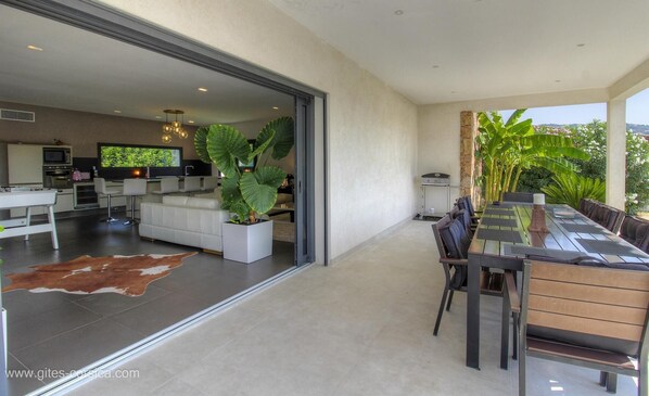Outdoor dining - Vrbo Property (PORTO VECCHIO)