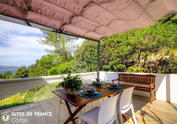 Outdoor dining - Vrbo Property (SAINT FLORENT)