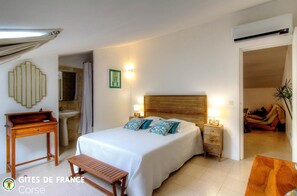 Room - Vrbo Property (SAINT FLORENT)