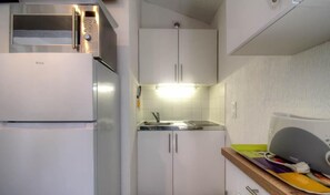 Kühlschrank, Mikrowelle, Toaster