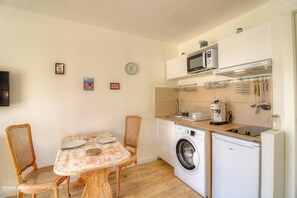 Private kitchen - Vrbo Property (BASTELICACCIA)