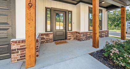 New-Build 4BR · 3 Kings 2 Qeens· Quiet Cul-de-Sac