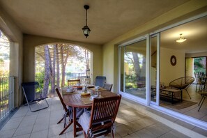 Outdoor dining - Vrbo Property (PATRIMONIO)