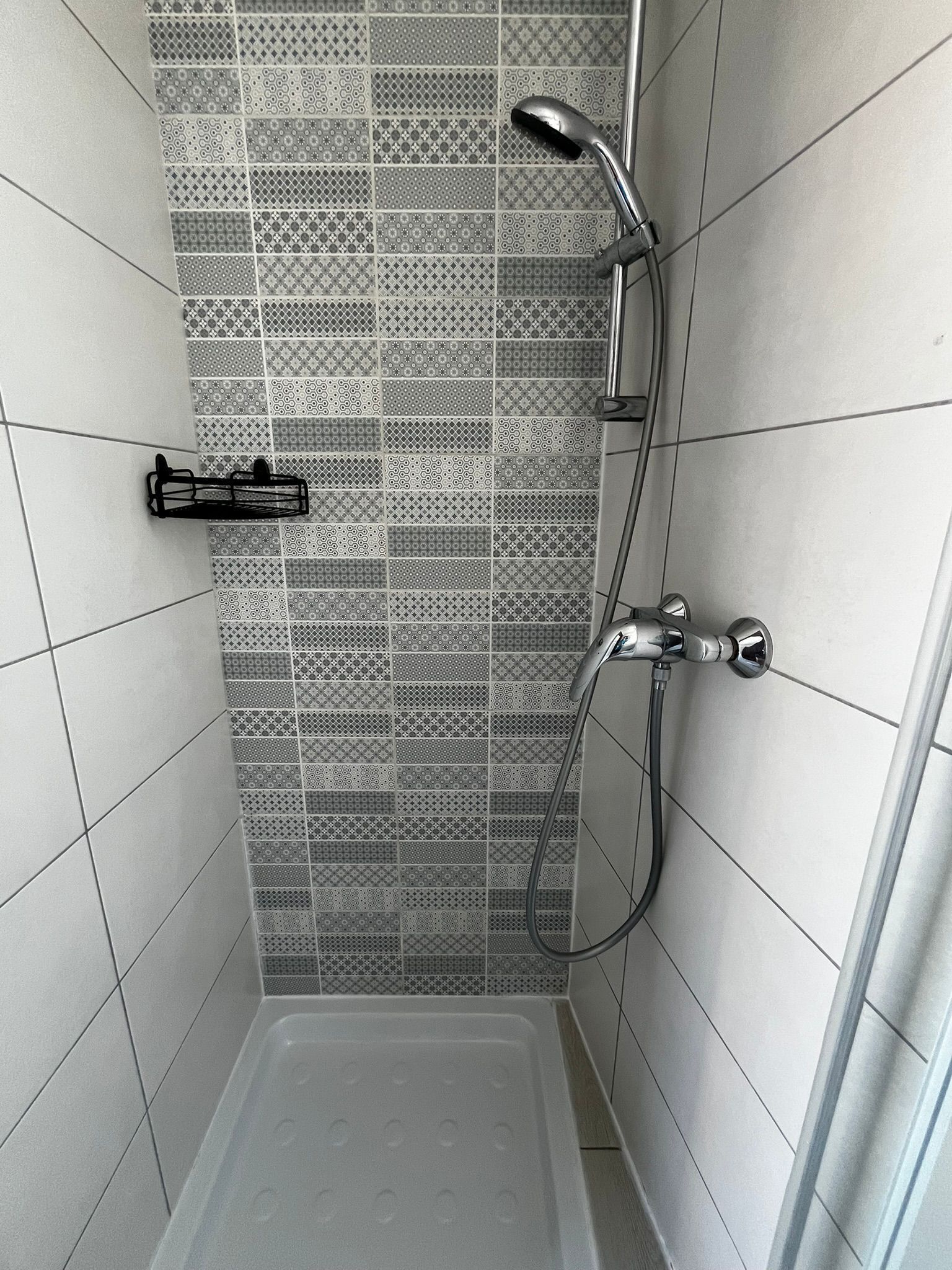 Dortoir Partagé, dortoir mixte, salle de bains commune | Salle de bain | Sèche-cheveux, serviettes fournies, papier toilette