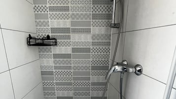 Dortoir Partagé, dortoir mixte, salle de bains commune | Salle de bain | Sèche-cheveux, serviettes fournies, papier toilette