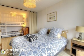 Room - Cours Napoleon - AJACCIO (AJACCIO)