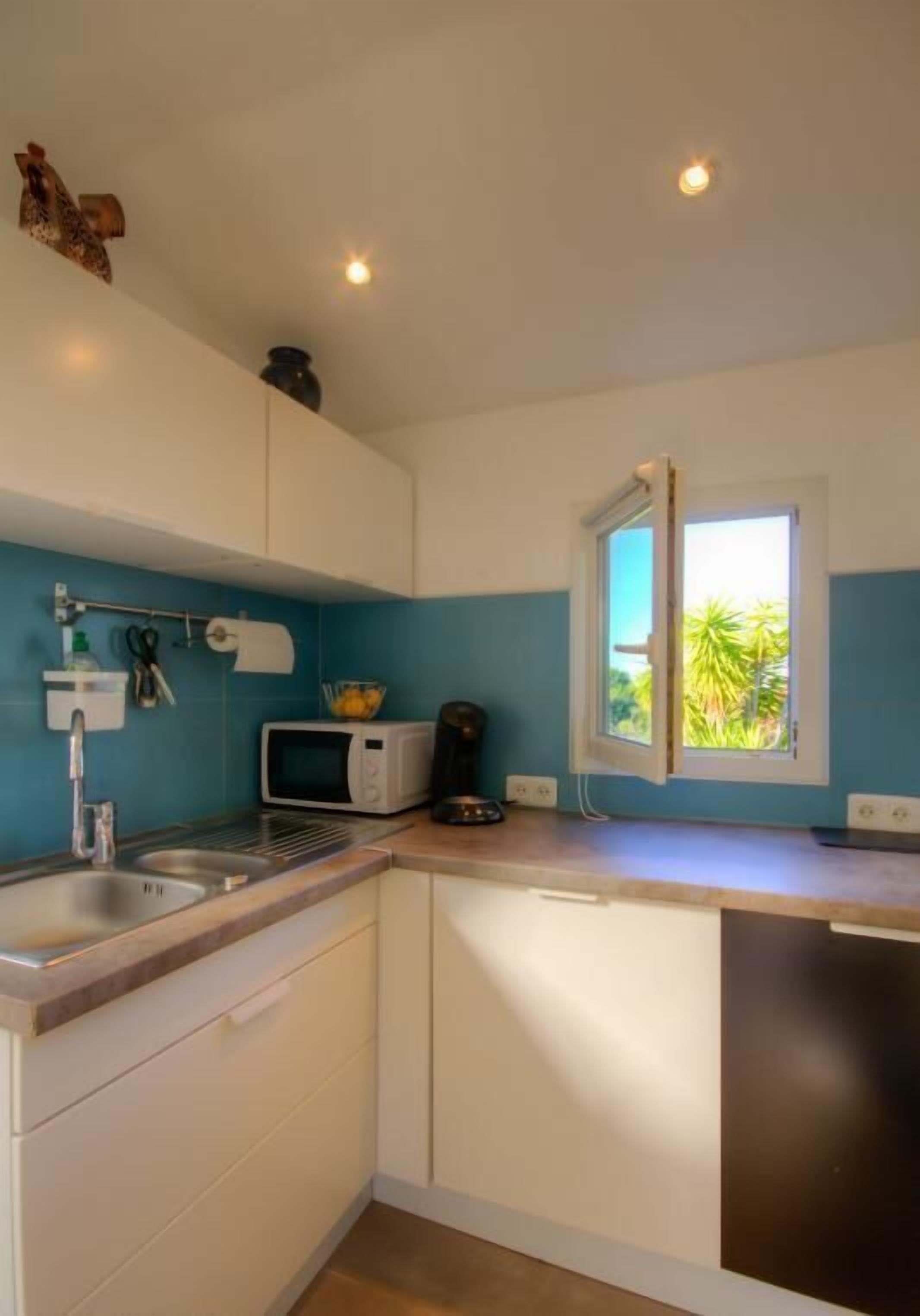 Fridge, microwave, dishwasher, toaster