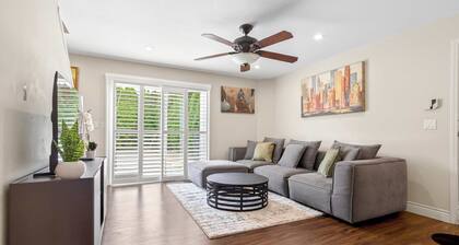 2BR Surrey Pool Suite Near White Rock