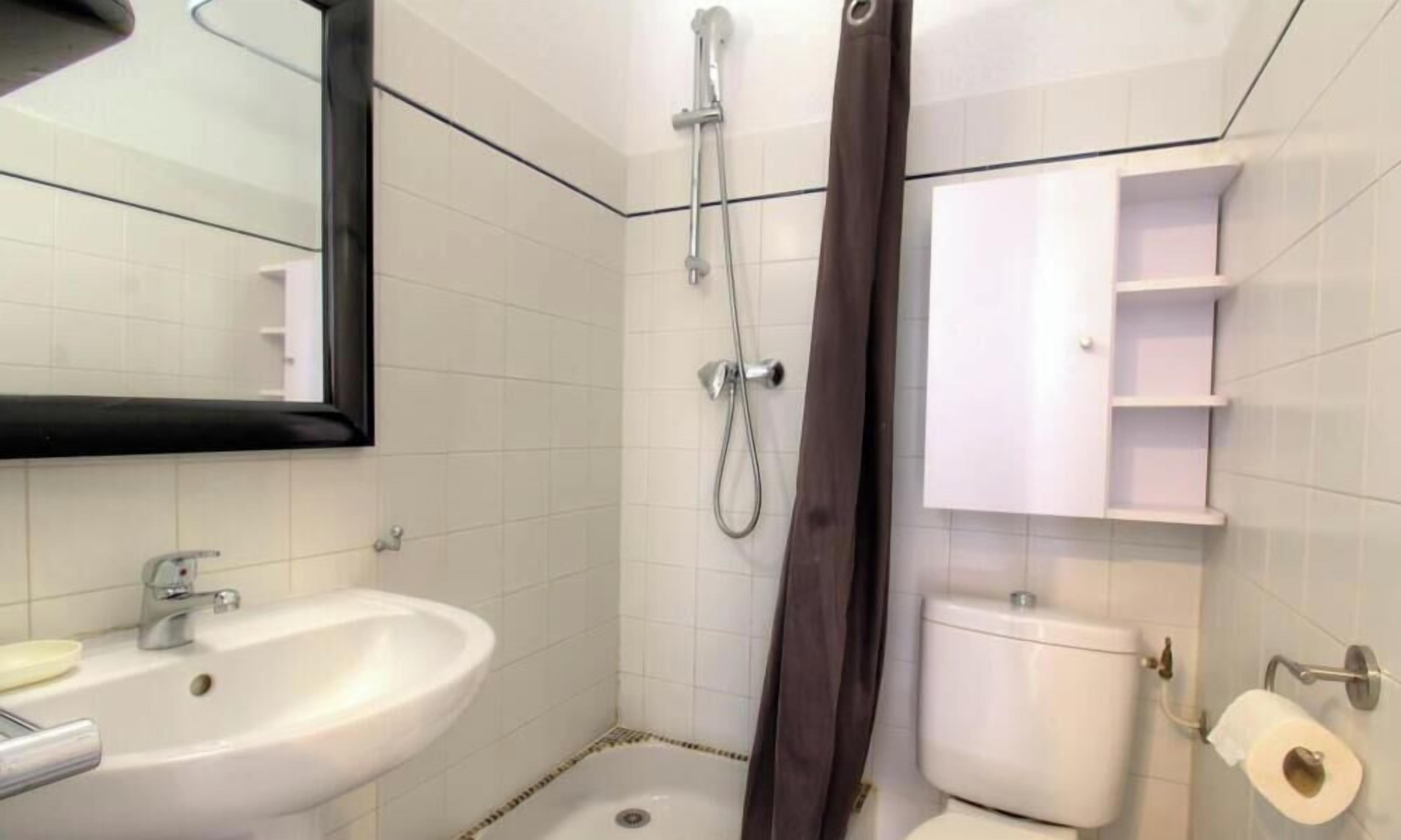 Douche, sèche-cheveux