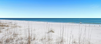 Anchors Up | Private Pool | Kayaks | Outdoor Games | My Beach Getawys