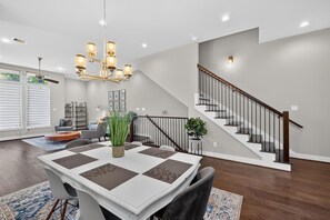 Dining - Pet-Friendly Parkfront Home - Yard & Rooftop Views (Houston)