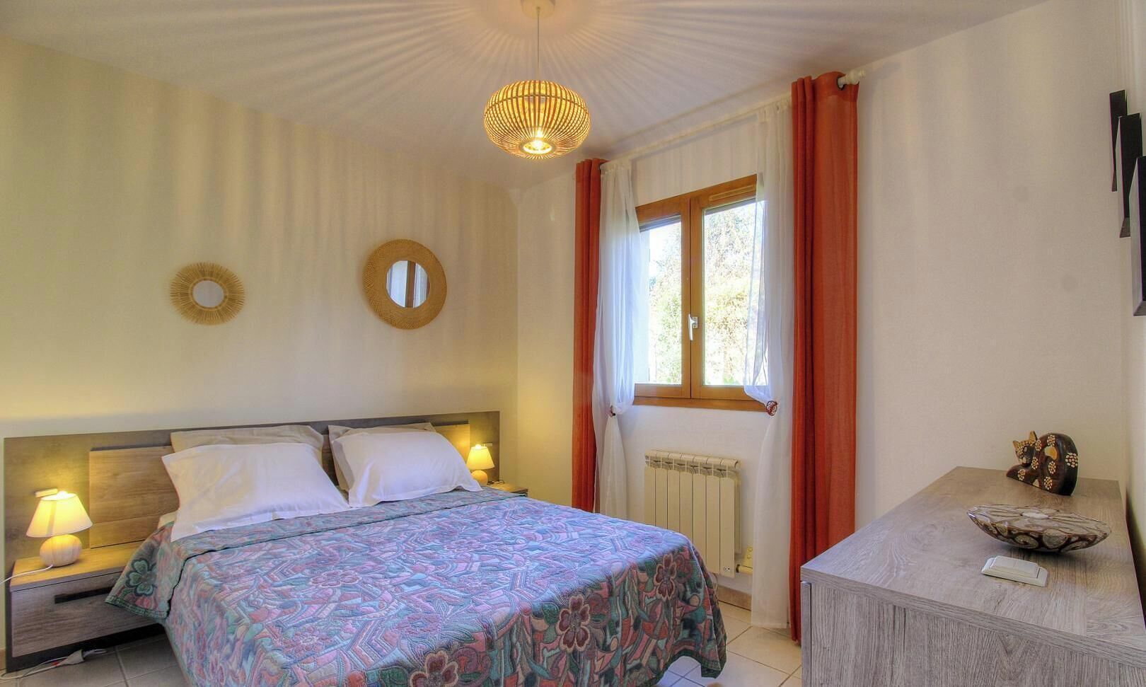 2 bedrooms, travel cot, free WiFi