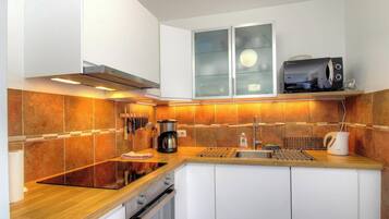 Refrigerador, microondas, horno, lavavajillas
